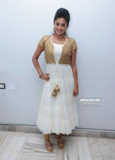 Priyamani feet photo thumbnail