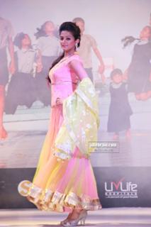 Priyamani feet photo thumbnail