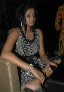Priyamani feet photo thumbnail