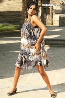 Priyamani feet photo thumbnail