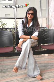 Priyamani feet photo thumbnail