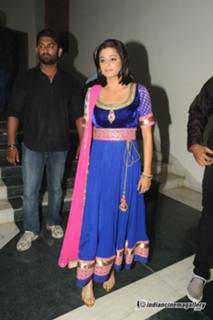 Priyamani feet photo thumbnail