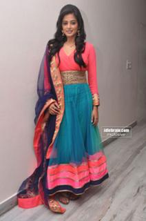 Priyamani feet photo thumbnail