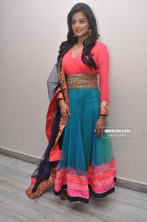Priyamani feet photo thumbnail