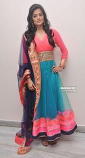 Priyamani feet photo thumbnail