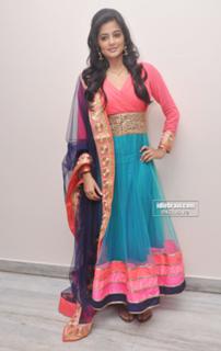 Priyamani feet photo thumbnail
