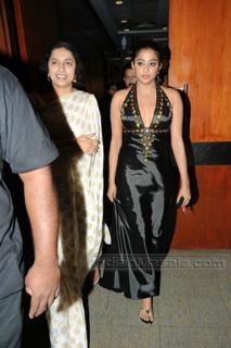 Priyamani feet photo thumbnail