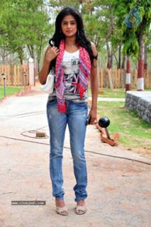 Priyamani feet photo thumbnail
