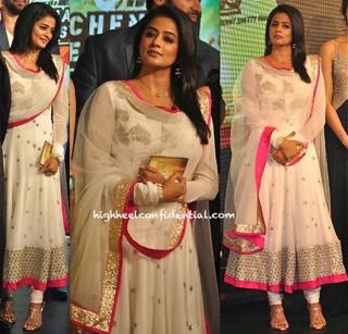 Priyamani feet photo thumbnail