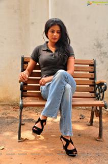 Priyamani feet photo thumbnail
