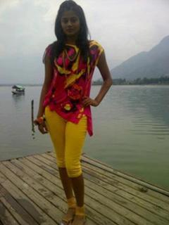Priyamani feet photo thumbnail