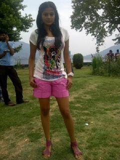 Priyamani feet photo thumbnail