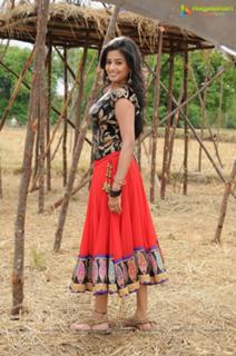 Priyamani feet photo thumbnail
