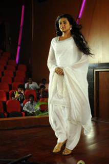 Priyamani feet photo thumbnail