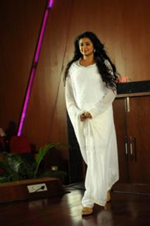 Priyamani feet photo thumbnail