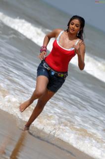 Priyamani feet photo thumbnail