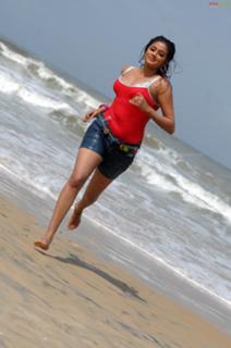 Priyamani feet photo thumbnail