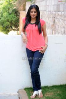 Priyamani feet photo thumbnail