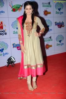 Priyamani feet photo thumbnail