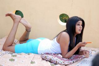 Priyamani feet photo thumbnail