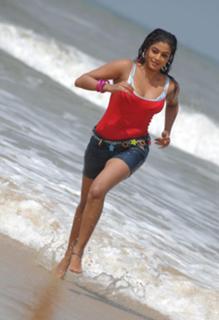 Priyamani feet photo thumbnail