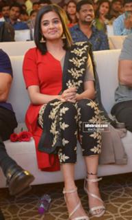 Priyamani feet photo thumbnail