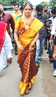 Priyamani feet photo thumbnail