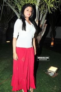 Priyamani feet photo thumbnail