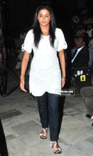 Priyamani feet photo thumbnail