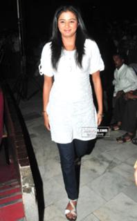 Priyamani feet photo thumbnail