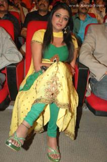 Priyamani feet photo thumbnail