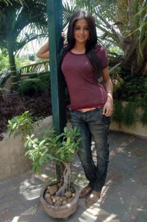Priyamani feet photo thumbnail