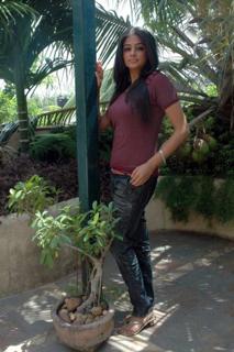 Priyamani feet photo thumbnail