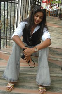 Priyamani feet photo thumbnail