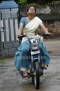 Priyamani feet photo thumbnail
