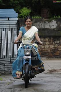 Priyamani feet photo thumbnail
