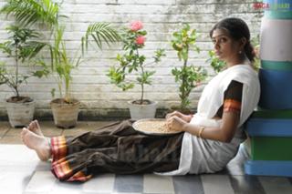 Priyamani feet photo thumbnail