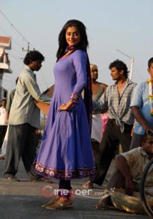 Priyamani feet photo thumbnail