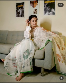 Priyamani feet photo thumbnail