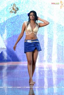 Priyamani feet photo thumbnail