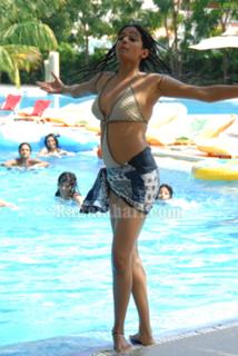 Priyamani feet photo thumbnail