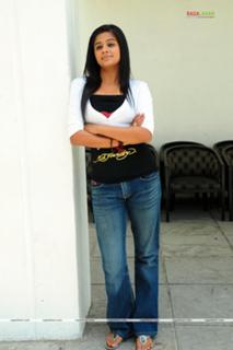 Priyamani feet photo thumbnail
