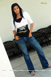 Priyamani feet photo thumbnail