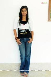 Priyamani feet photo thumbnail