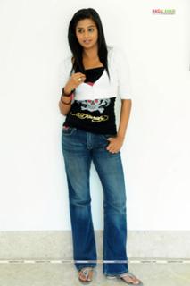 Priyamani feet photo thumbnail