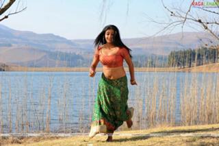 Priyamani feet photo thumbnail