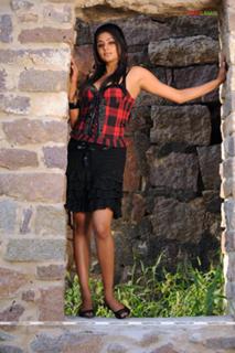Priyamani feet photo thumbnail