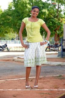 Priyamani feet photo thumbnail