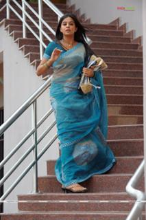 Priyamani feet photo thumbnail