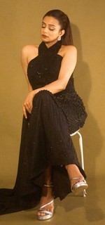 Priyamani feet photo thumbnail